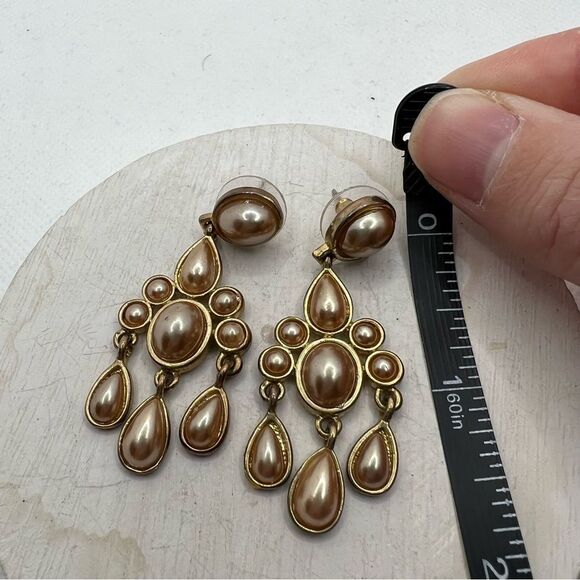 Amrita Singh pearlescent elegant chandelier dangle earrings on gold tone backing - Picture 5 of 9